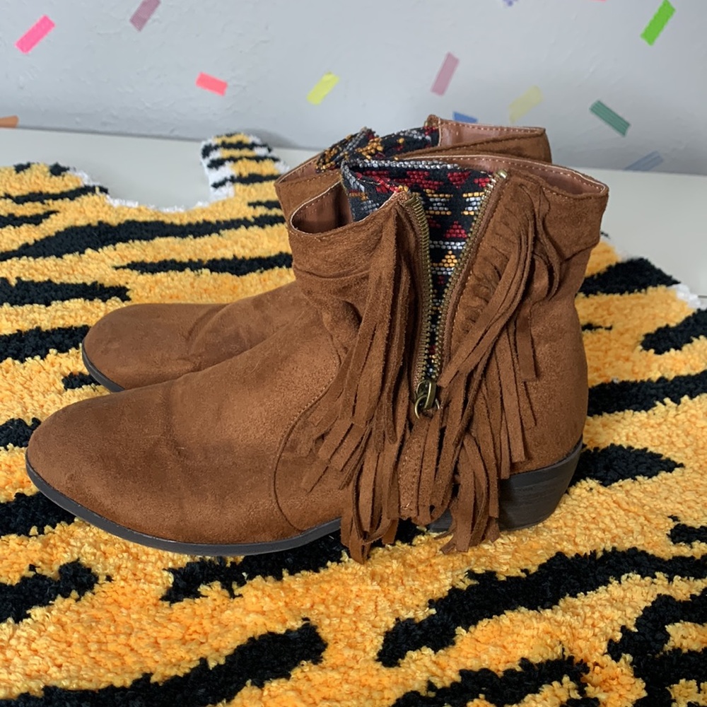 QUPID - Boho style faux sueded boots